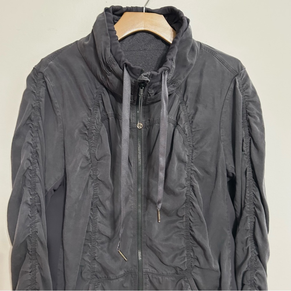 Lululemon Cool Down Reversible Jacket Ruched Gray… - image 3